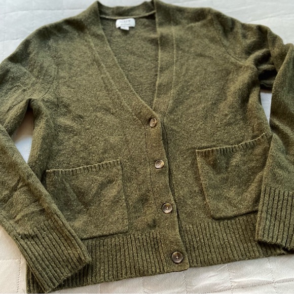 J. Crew Extra Soft Green Cardigan Sweater Wool Blend Elastane Size Medium - Picture 4 of 10